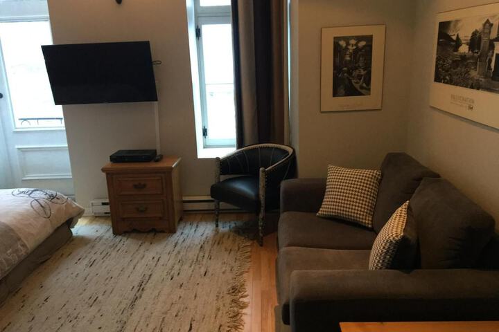 Room 11 of 25