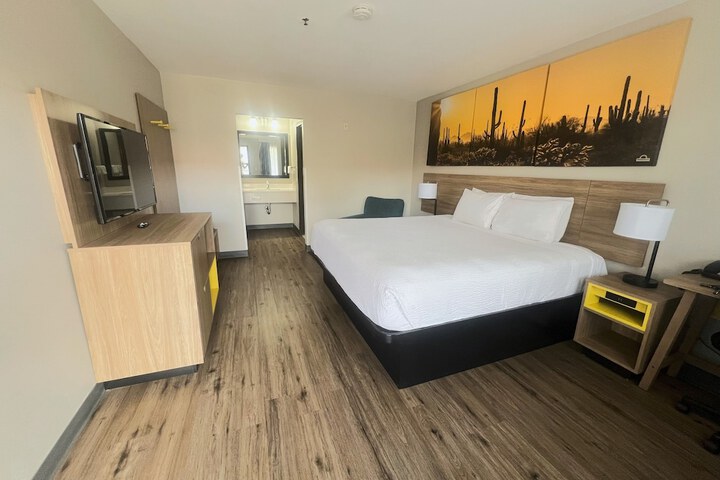 Room 27 of 28