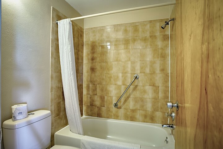 Room 32 of 59