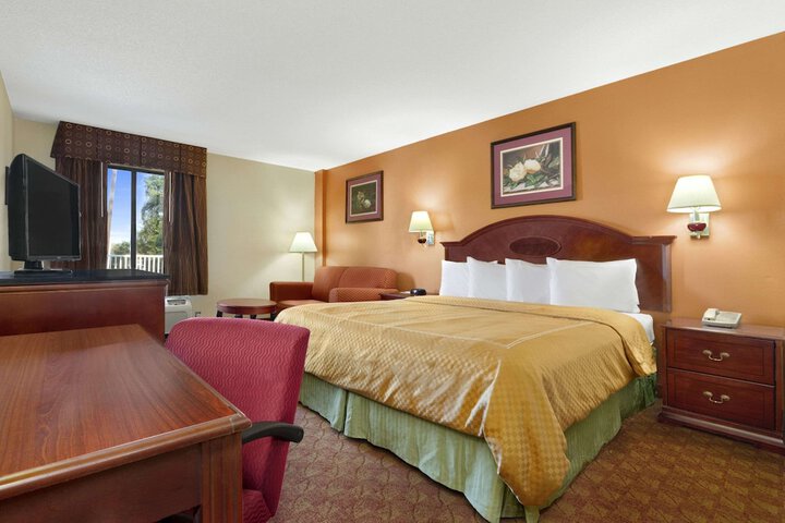 Room 7 of 12