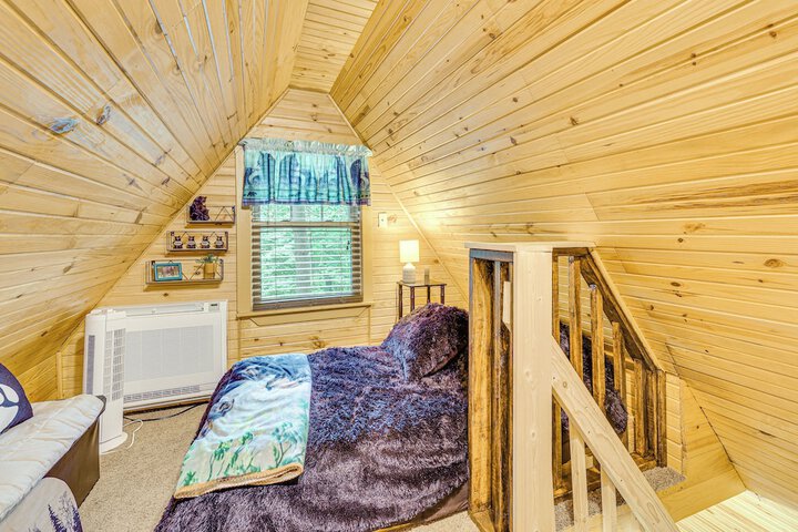 Carrollton Cabin w / Patio & Fire Pit!
