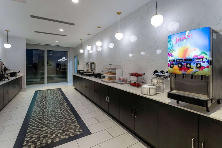La Quinta Inn & Suites by Wyndham Maricopa - Copper Sky