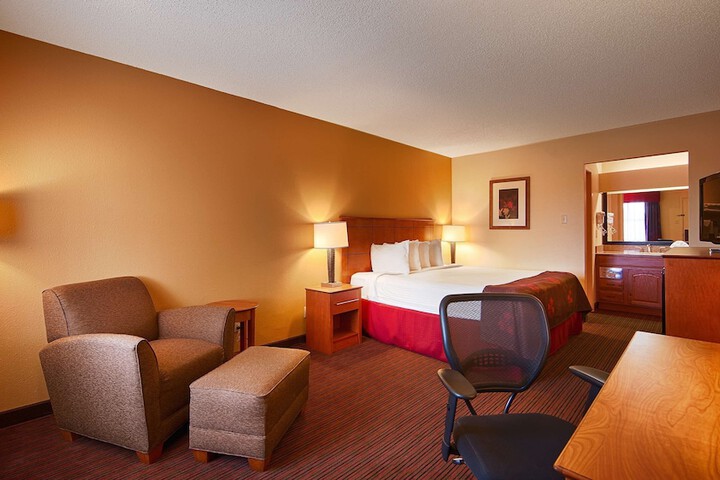 Room 6 of 8