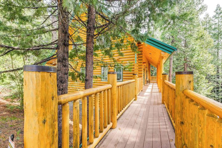 Mountain Cabin w / Hot Tub: 4 Mi to Shaver Lake!