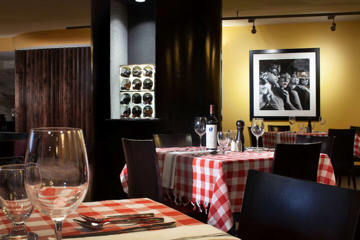 Dining 56 of 72