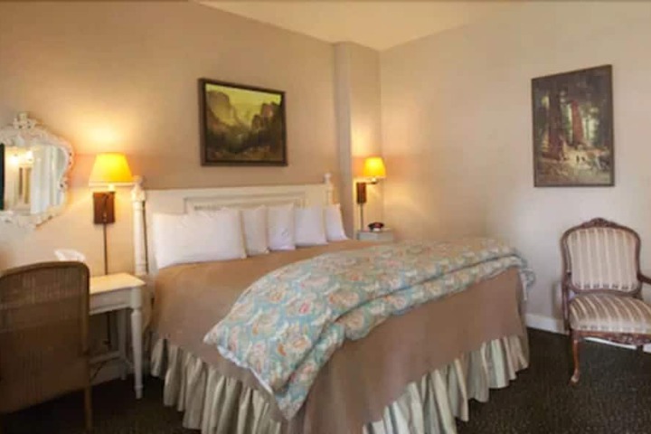 Wawona Hotel