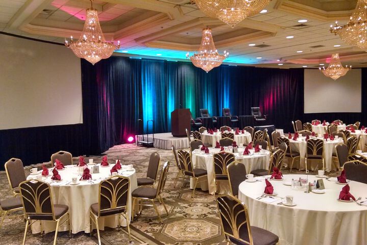 Ballroom/Hall 34 of 37