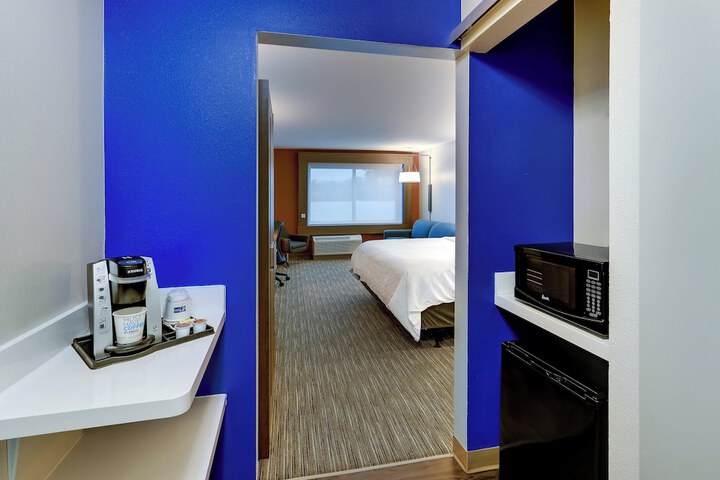 Room 62 of 80