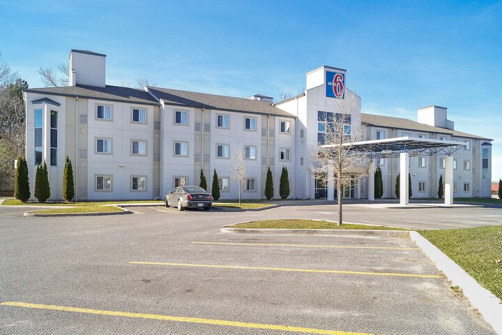 Hotel 2 of 27