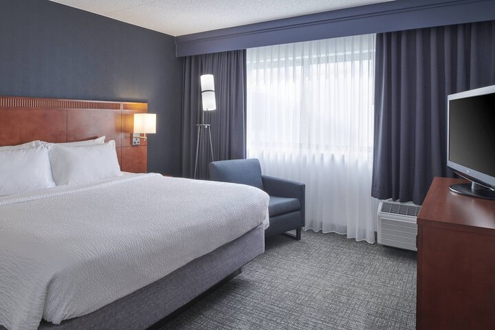 Courtyard by Marriott Detroit Troy