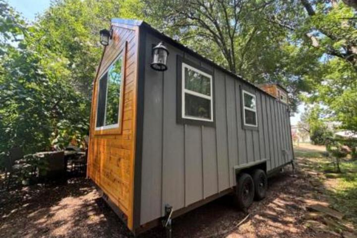 Shangrila Tiny Home near Dove Ridge Winery
