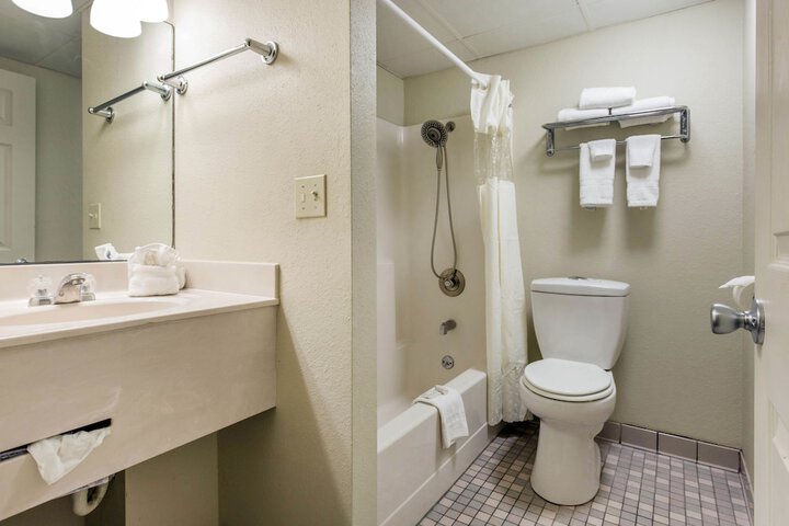 Room 30 of 41