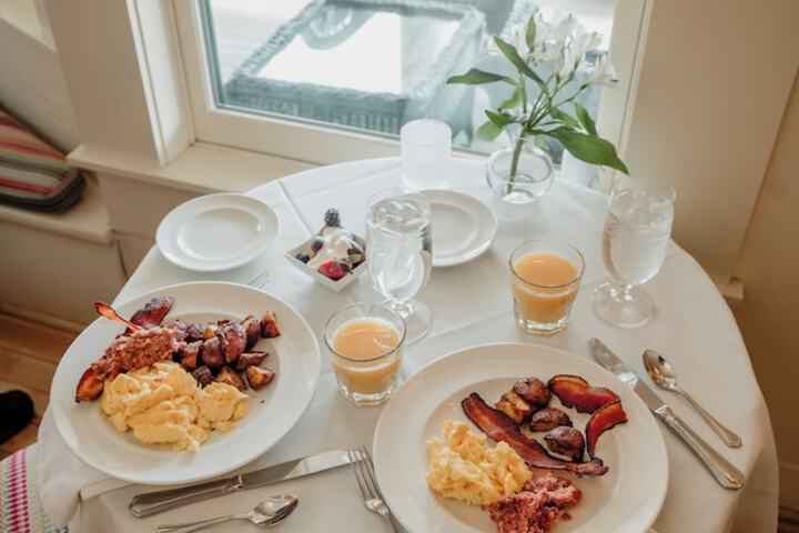 Breakfast/Coffee Service 121 of 147