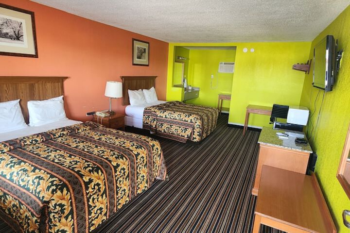 Room 14 of 32