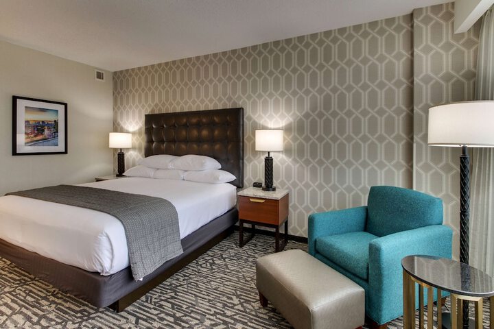 Room 33 of 87