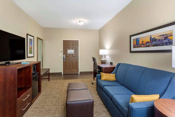 Comfort Suites Clarksville near Governors Square Mall