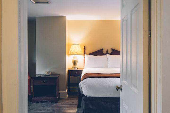 Room 28 of 64