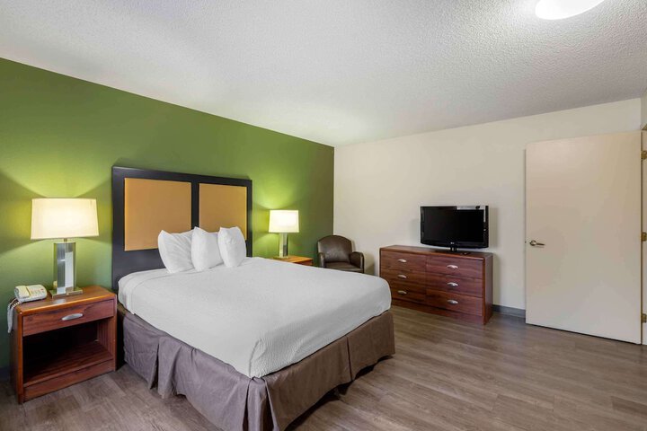 Room 18 of 36