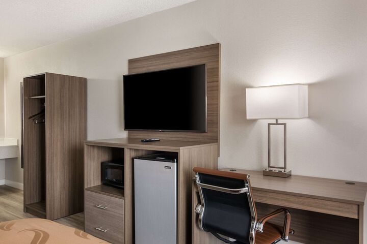 Room 14 of 30