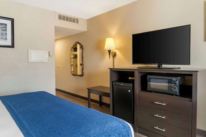 Room 44 of 76