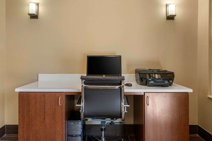 Business Center 36 of 36