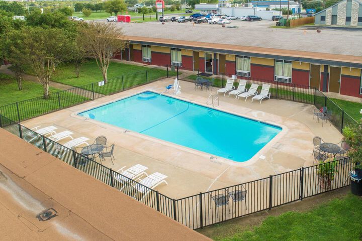 Pool 4 of 34