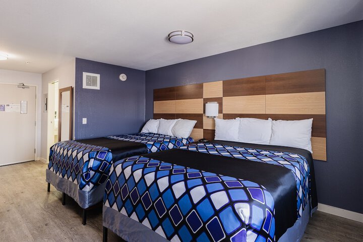 Room 4 of 13