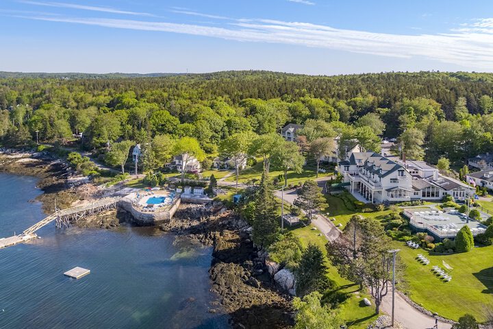 Spruce Point Inn