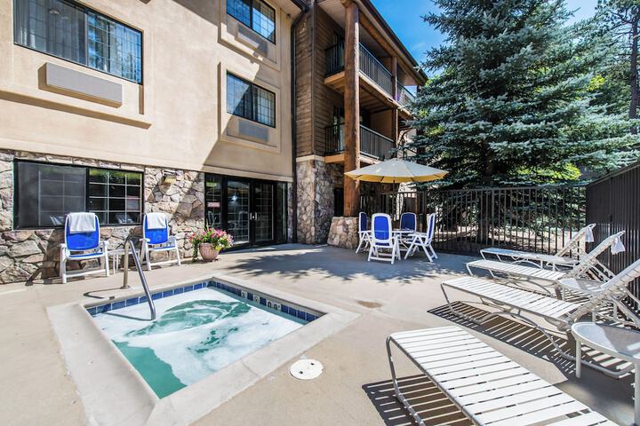 Sundeck 47 of 50