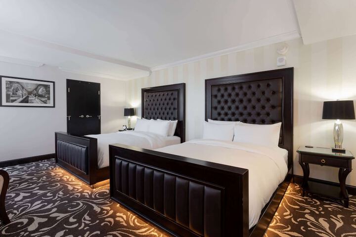 Room 10 of 27