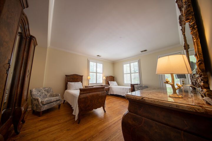 Room 28 of 46