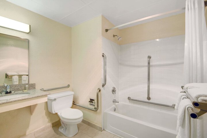 Super 8 by Wyndham Stamford / New York City Area