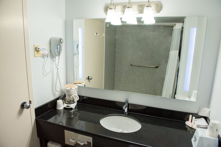Room 17 of 27