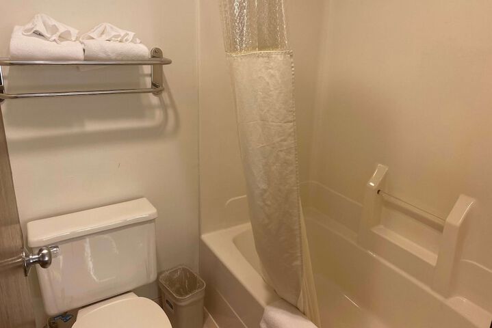 Howard Johnson by Wyndham Manteno