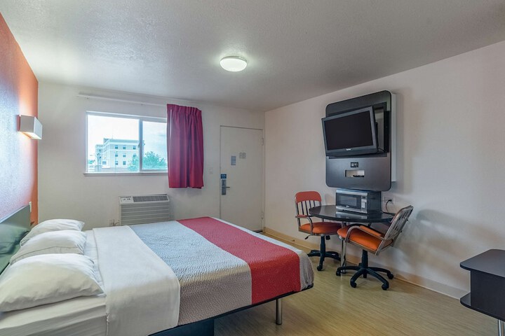 Room 17 of 32