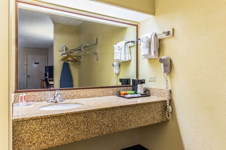 Room 16 of 26