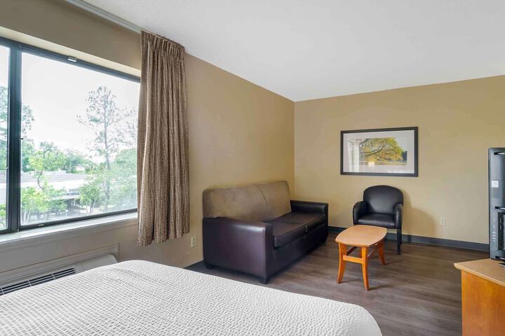 Room 32 of 34