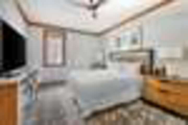 Room 44 of 168