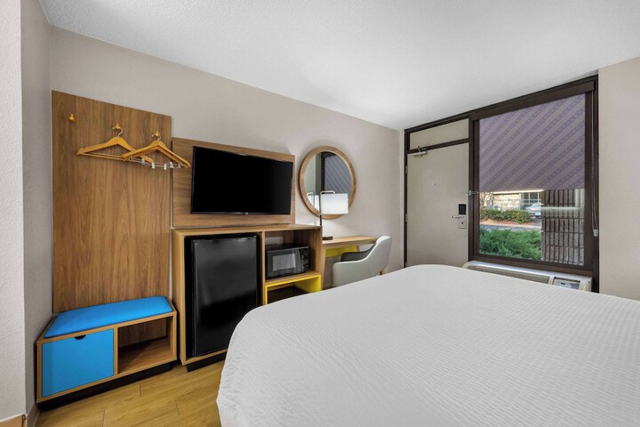 Room 26 of 40