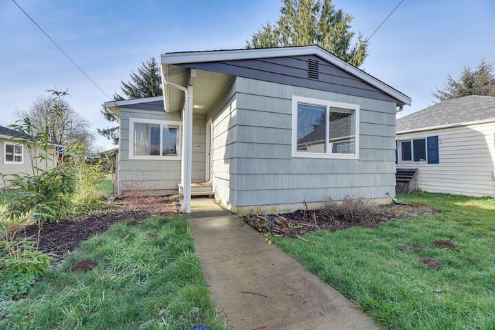 Pet-friendly Hoquiam Cottage w / River Access!