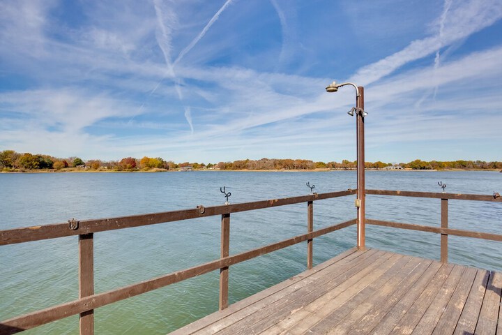 On-site Boat Ramp: Pet-friendly Kerens Studio!