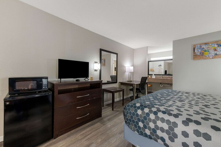 Room 16 of 42