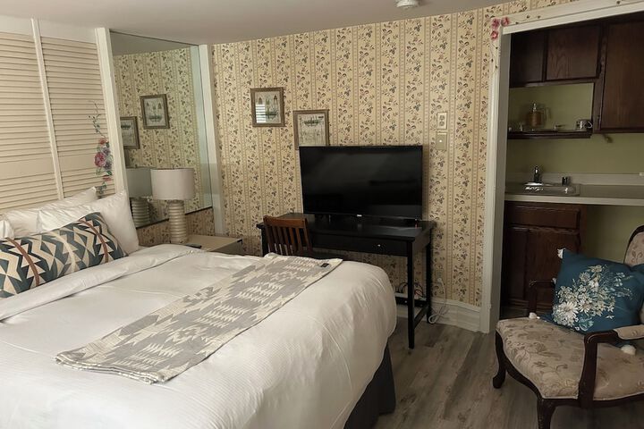 Arrowhead Lake Inn