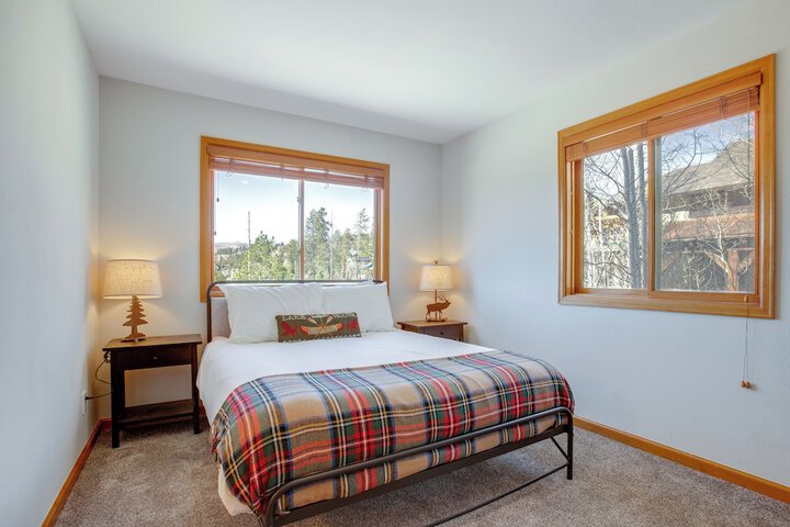 Steps to Grand Lake: the Innlet Condo!