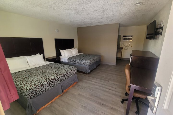 Room 33 of 50