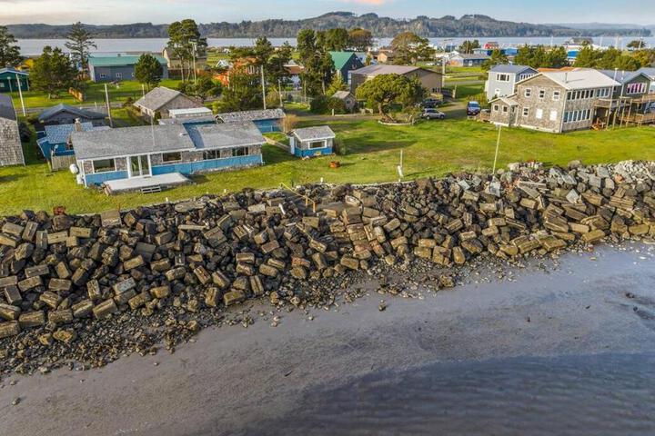 Cozy Coastal Getaway • Panoramic Ocean Views