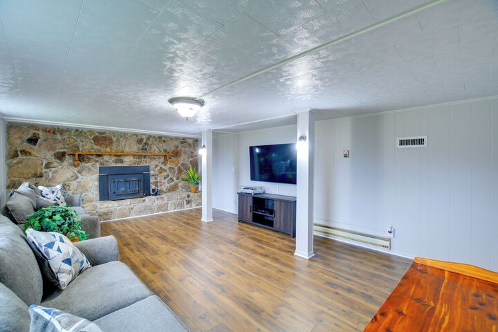 Bluefield Home w / Covered Deck - Near Parks!