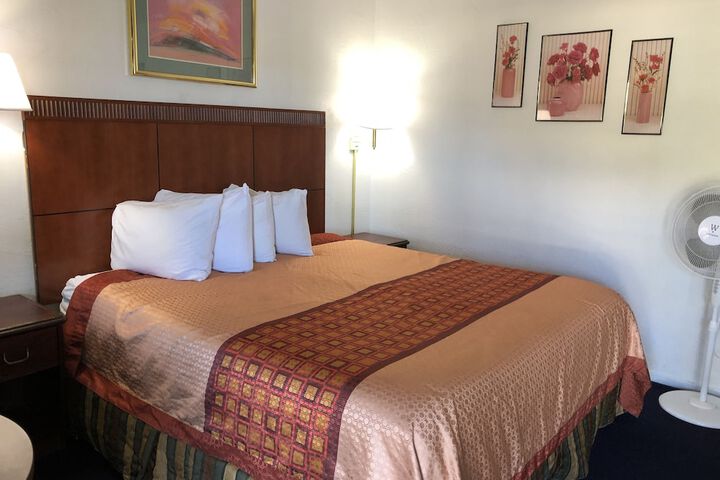 Room 11 of 36