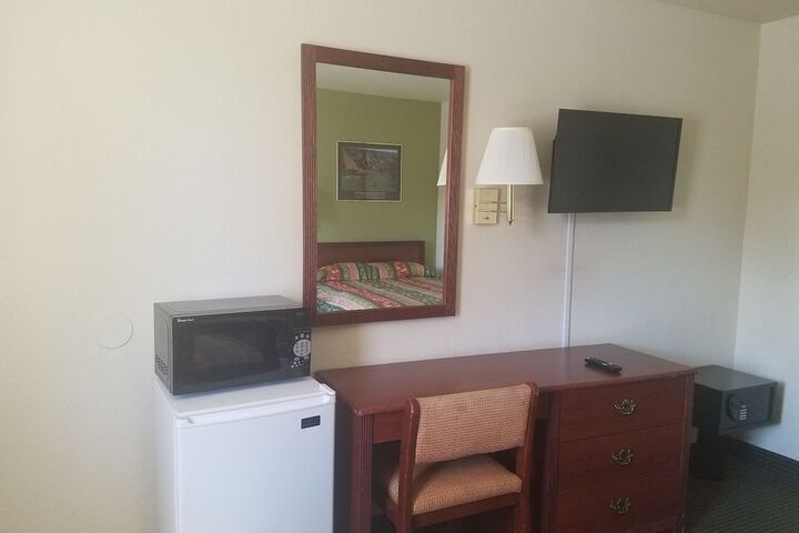 Room 17 of 33