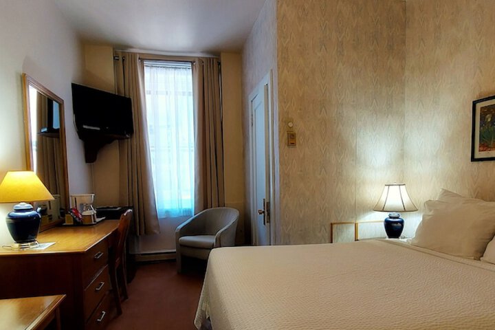 Room 34 of 71